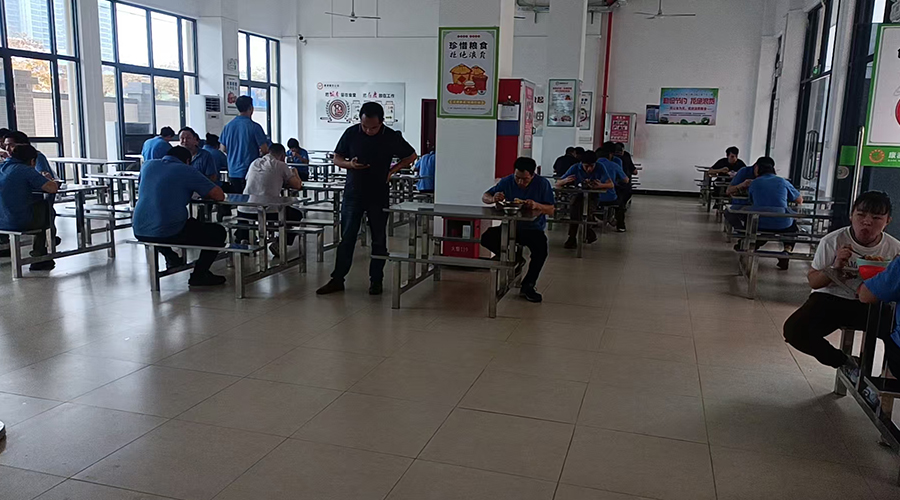 潔凈飯?zhí)檬刈o員工健康，金環(huán)電器夯實生產(chǎn)根基