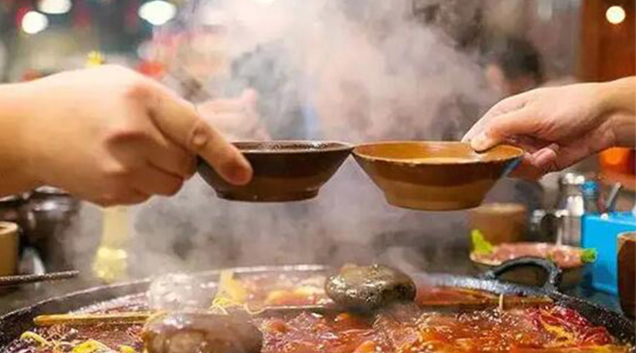 冬天火鍋團(tuán)建引來一身火鍋味  衣物烘干機(jī)化解職場尷尬！